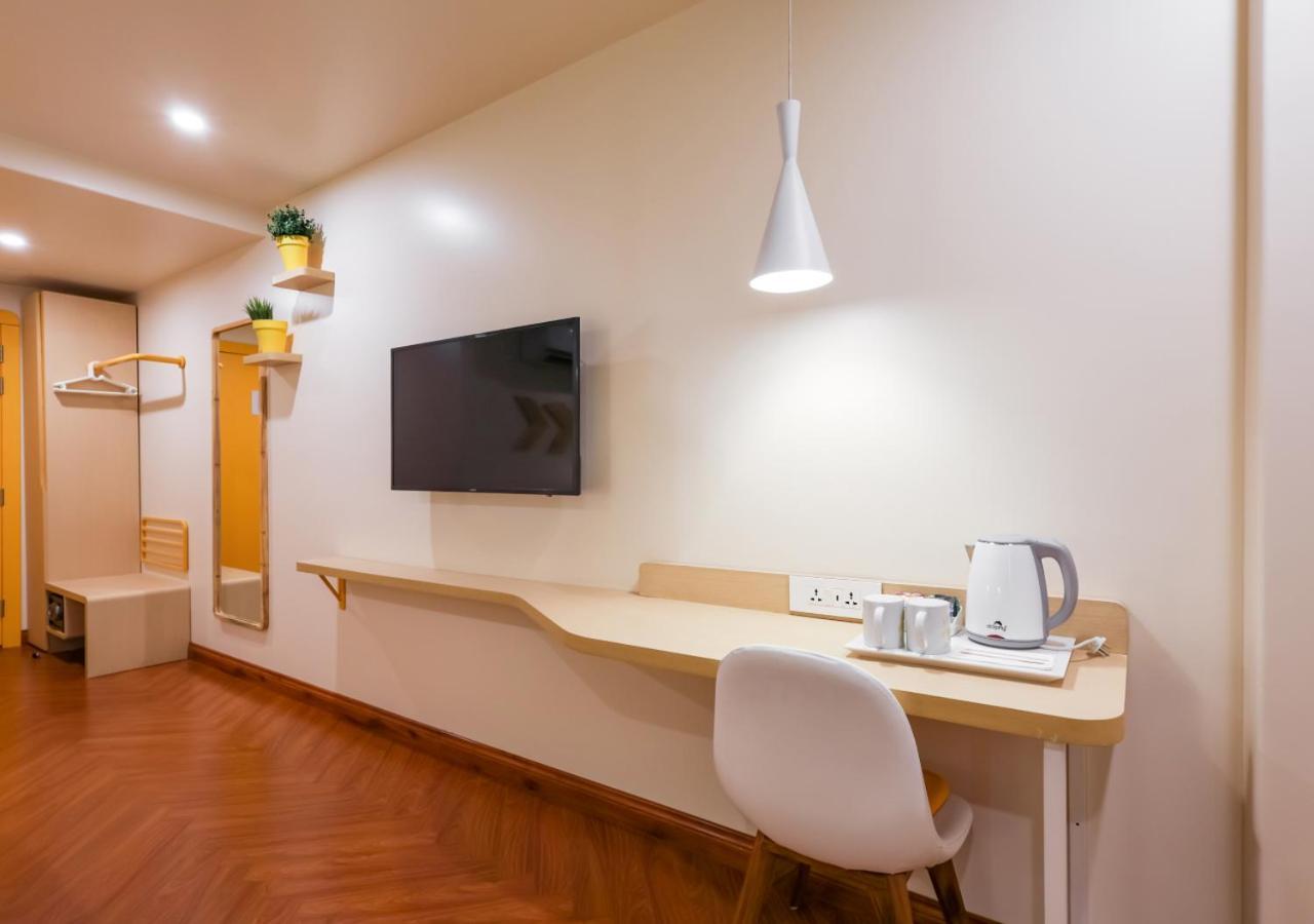 Bloom Hotel - Golf Course Road, Sector 43 グルガウン エクステリア 写真