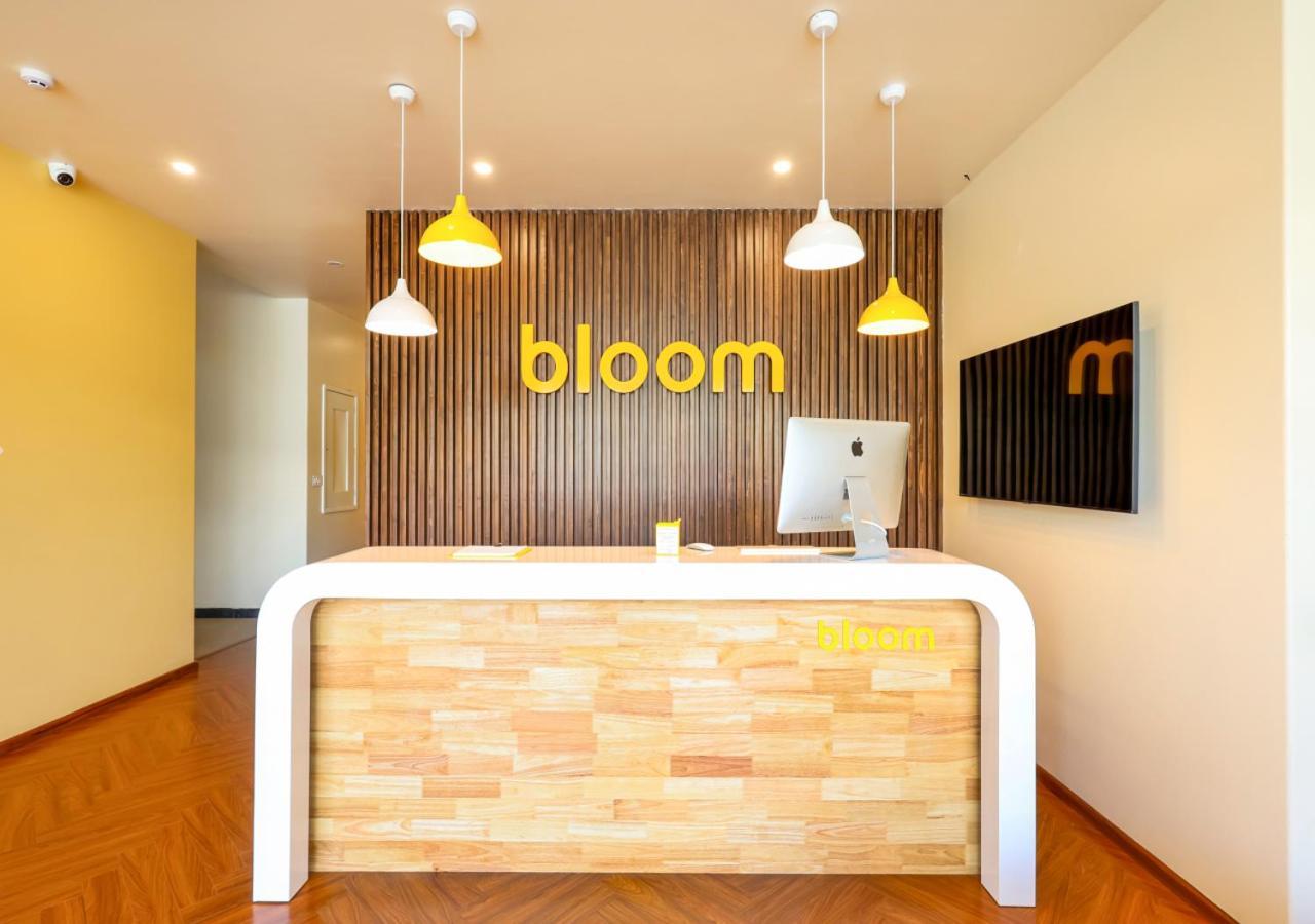 Bloom Hotel - Golf Course Road, Sector 43 グルガウン エクステリア 写真